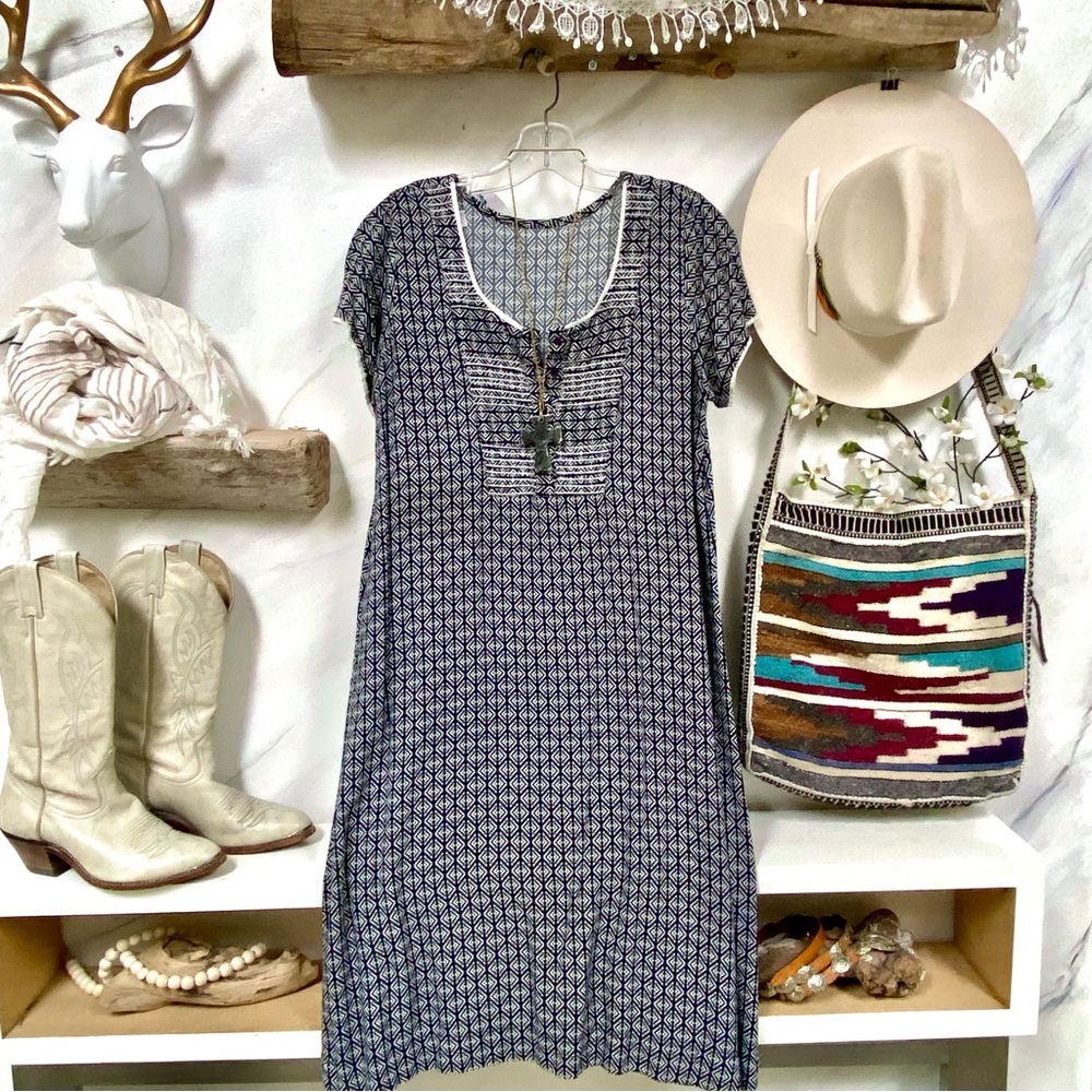 Comfy MARKET boho dress w pockets and cabin cottage vibe